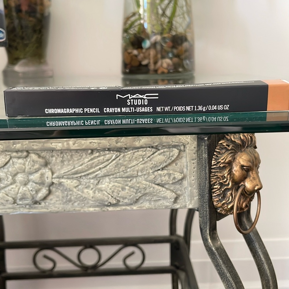 MAC Studio Chromagraphic Pencil in NW25/NC30 - Discontinued